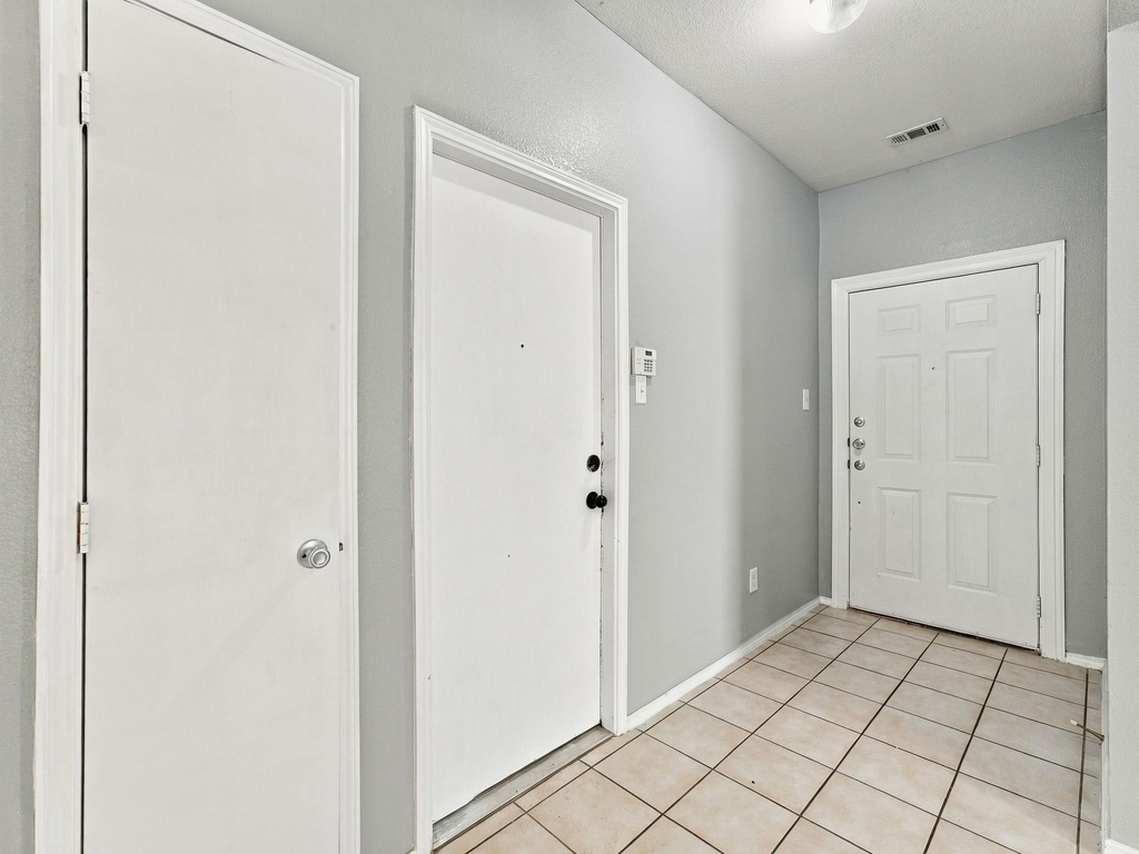 5820 Show Master Lane - Photo 2