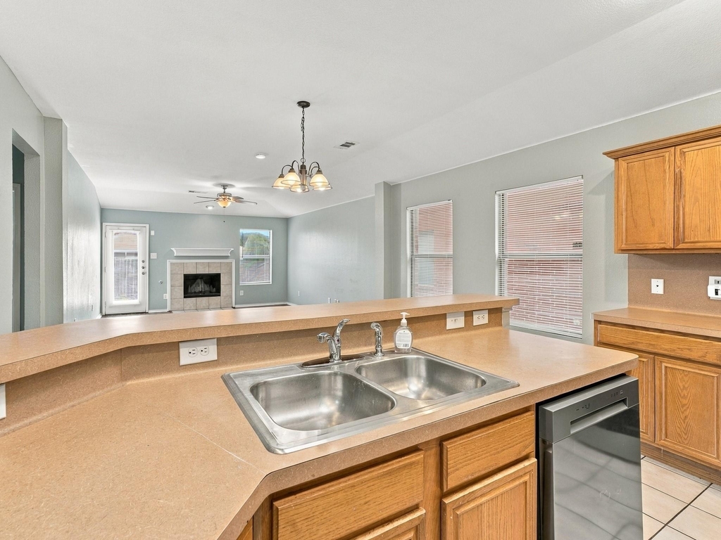 5820 Show Master Lane - Photo 16