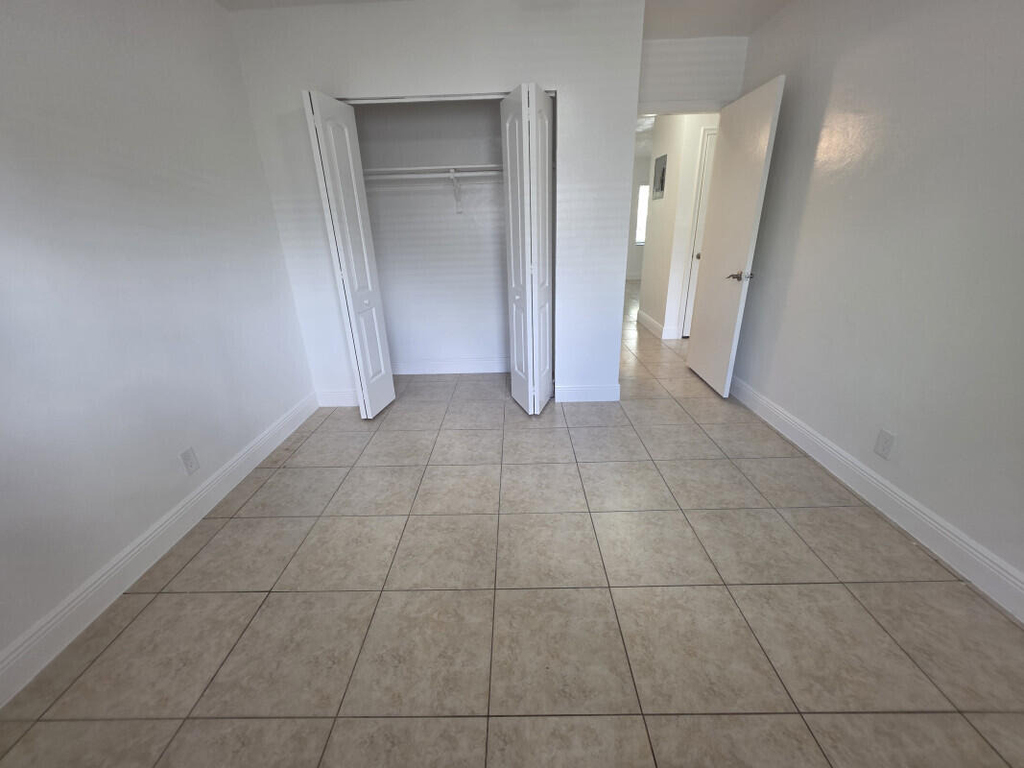 75 Sw 10th Street - Photo 4