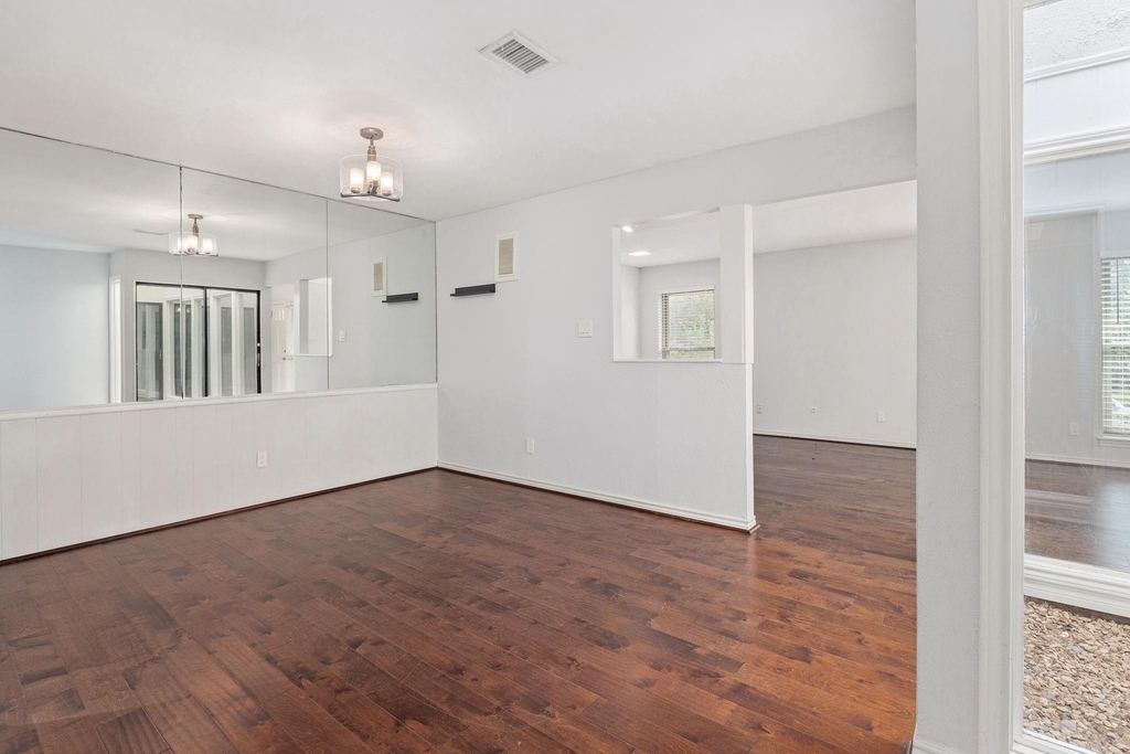 812 Saint Paul Court - Photo 4