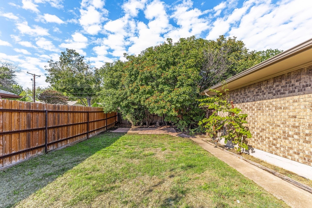 812 Saint Paul Court - Photo 16