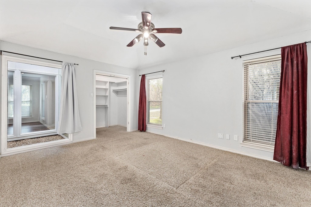 812 Saint Paul Court - Photo 9