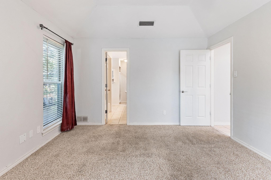 812 Saint Paul Court - Photo 10