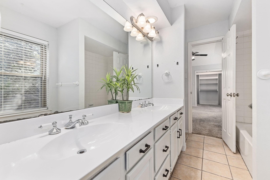 812 Saint Paul Court - Photo 11