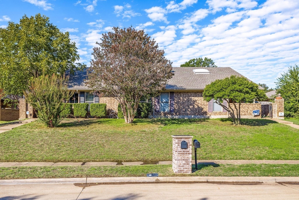 812 Saint Paul Court - Photo 0