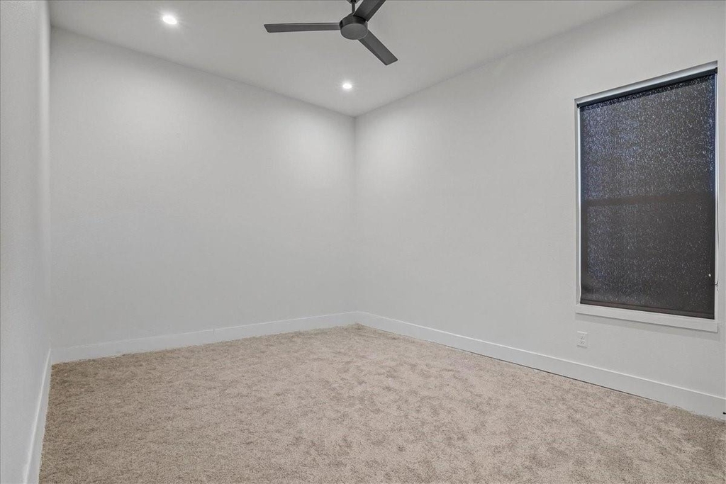 2413 Crossman Avenue - Photo 14