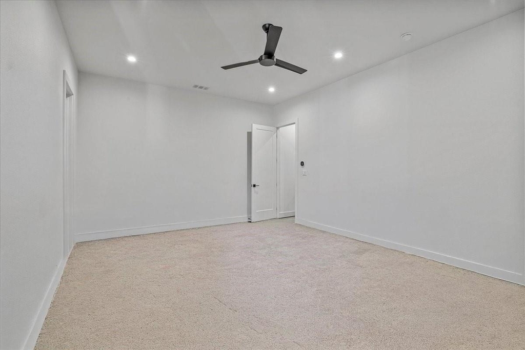 2413 Crossman Avenue - Photo 10
