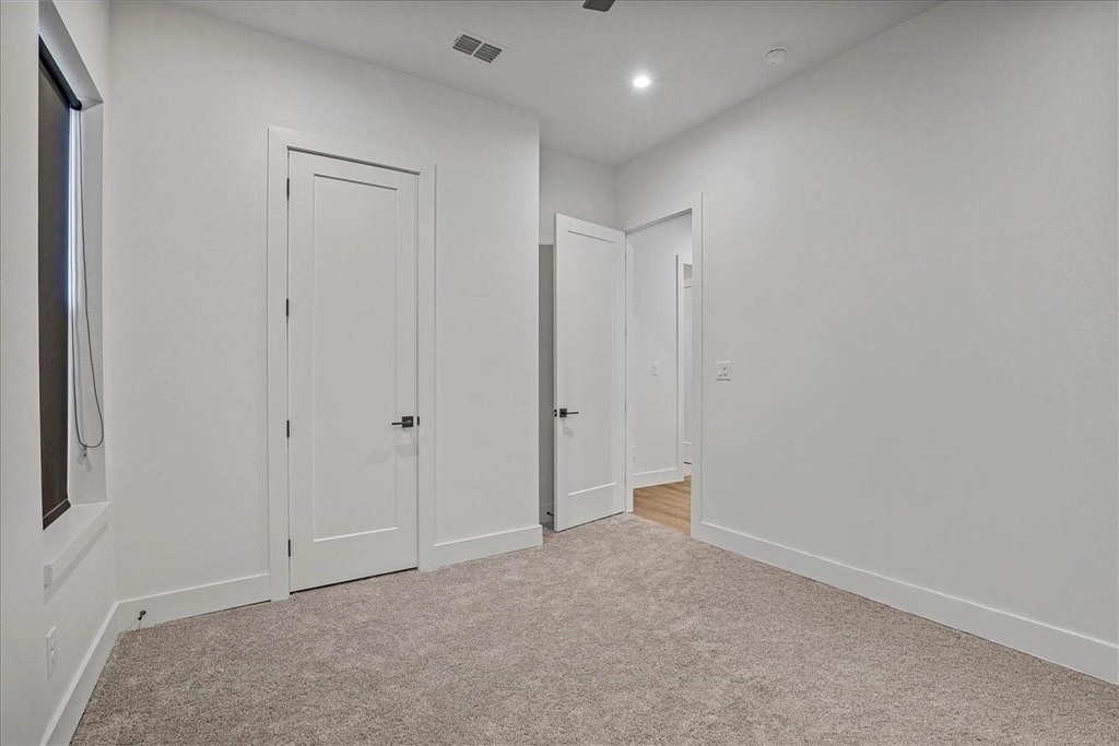 2413 Crossman Avenue - Photo 17