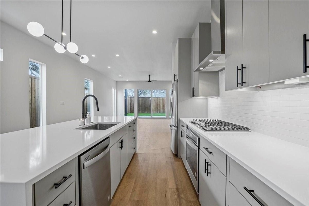 2413 Crossman Avenue - Photo 4