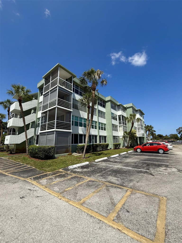 2741 E Taft Street - Photo 0