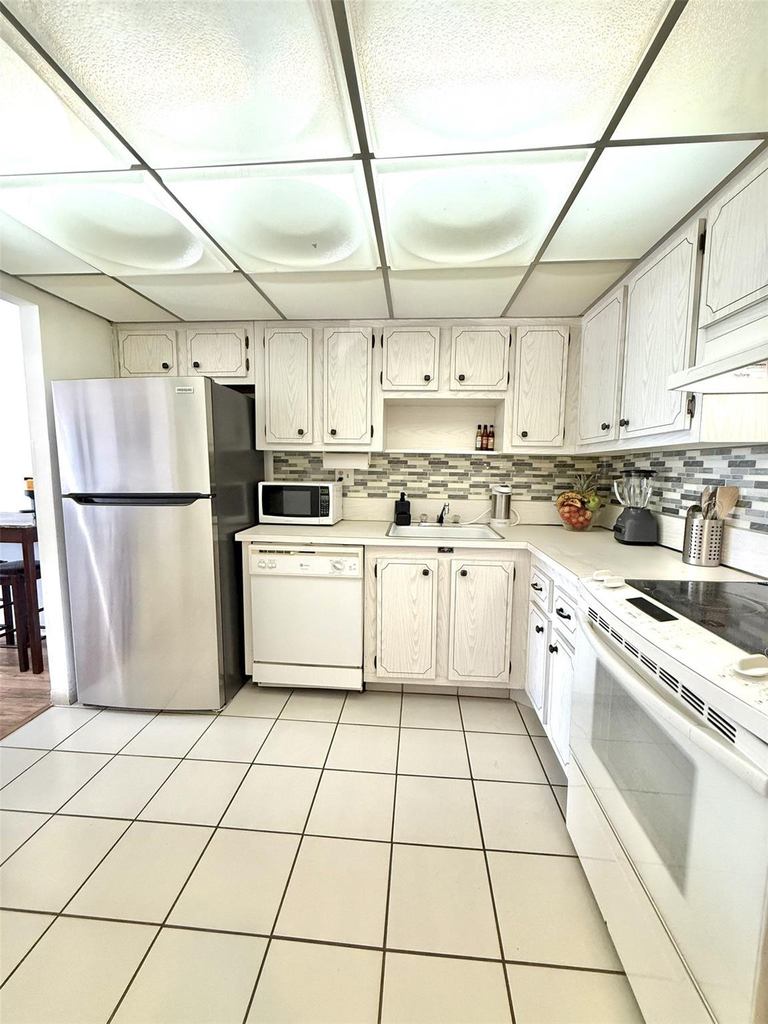 2741 E Taft Street - Photo 17