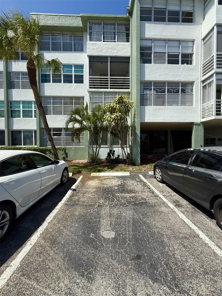 2741 E Taft Street - Photo 1