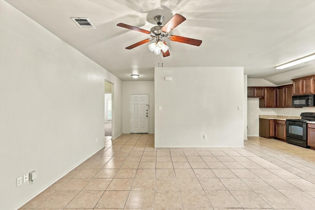 2515 Wynngate Drive - Photo 5