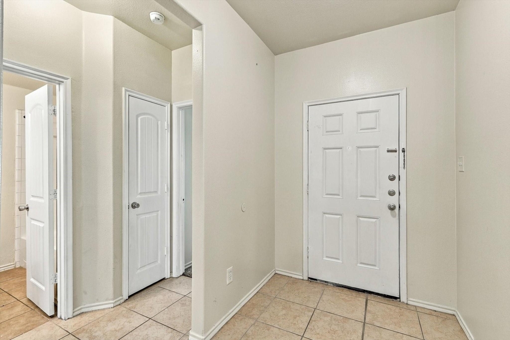 2515 Wynngate Drive - Photo 4