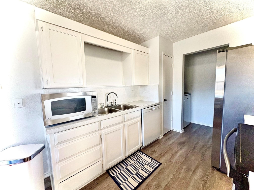 1920 San Rafael Street - Photo 6