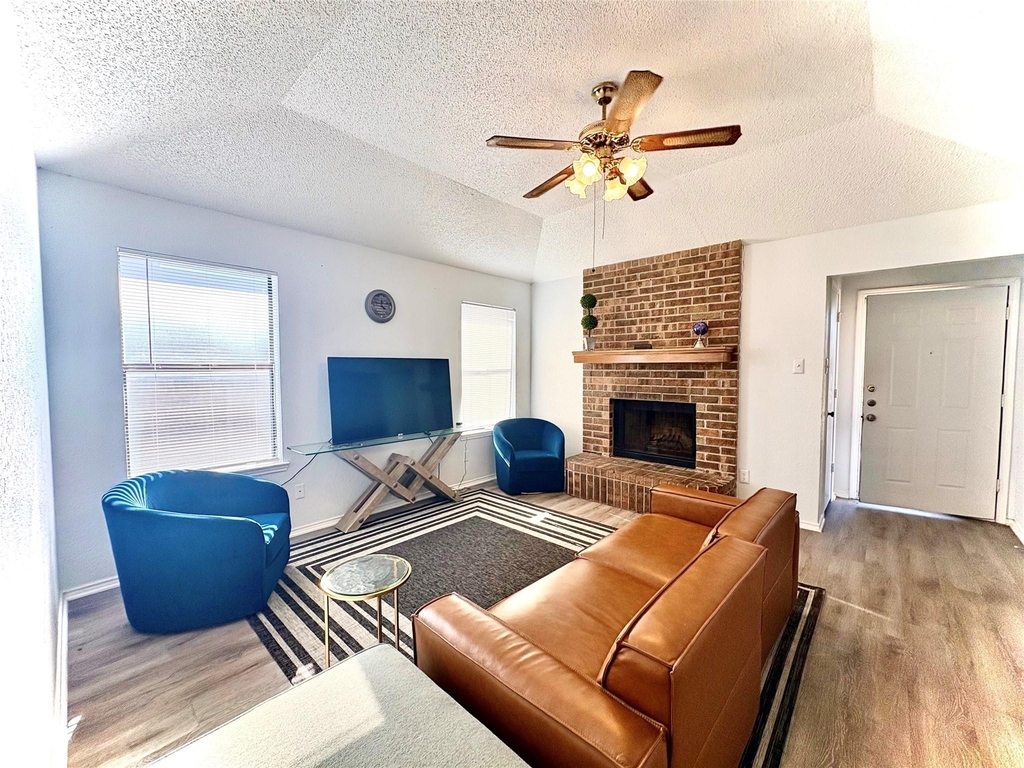 1920 San Rafael Street - Photo 3