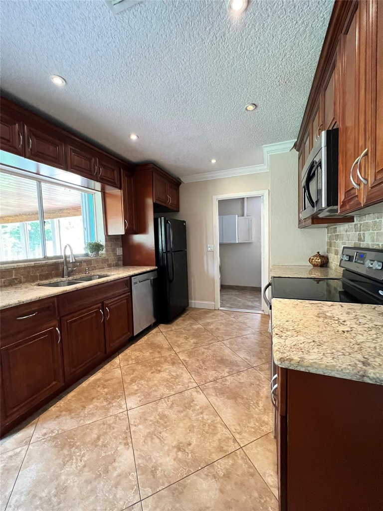 9135 Saddlecreek Drive - Photo 6