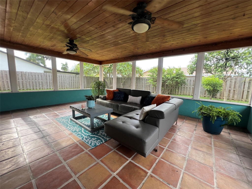 9135 Saddlecreek Drive - Photo 7
