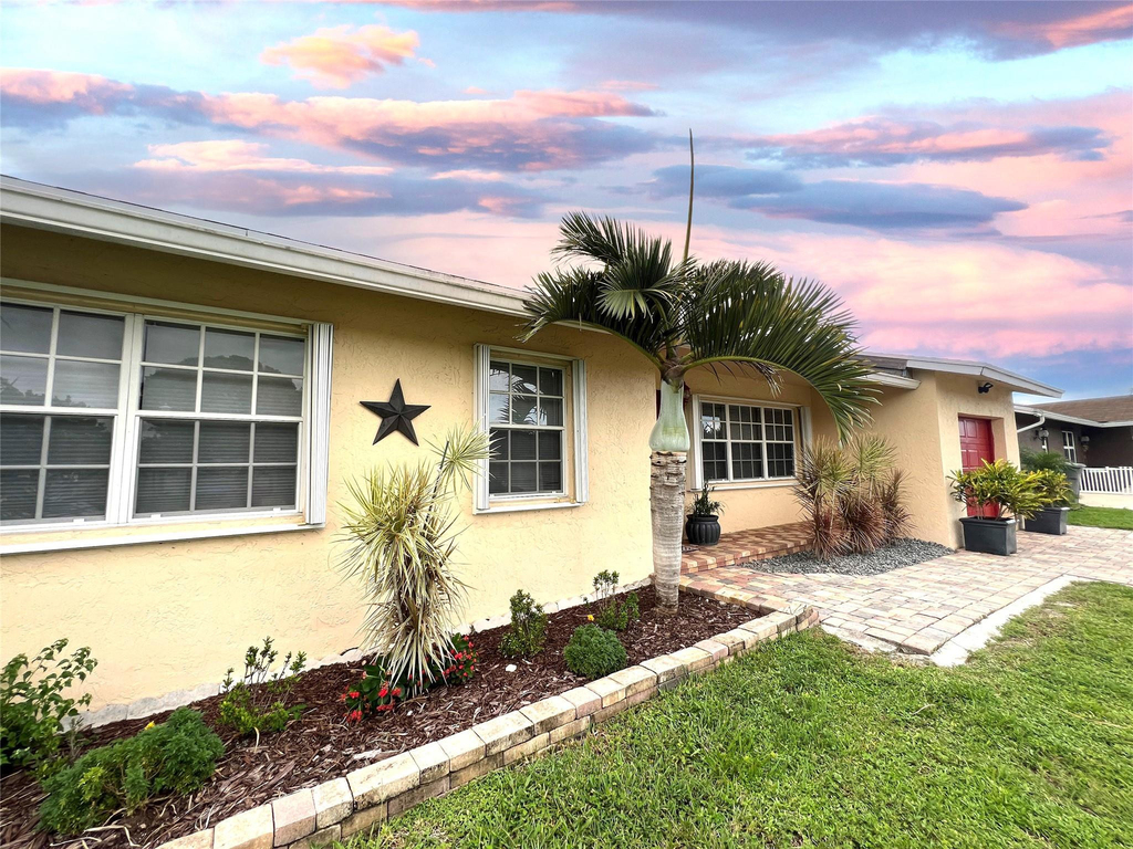 9135 Saddlecreek Drive - Photo 0
