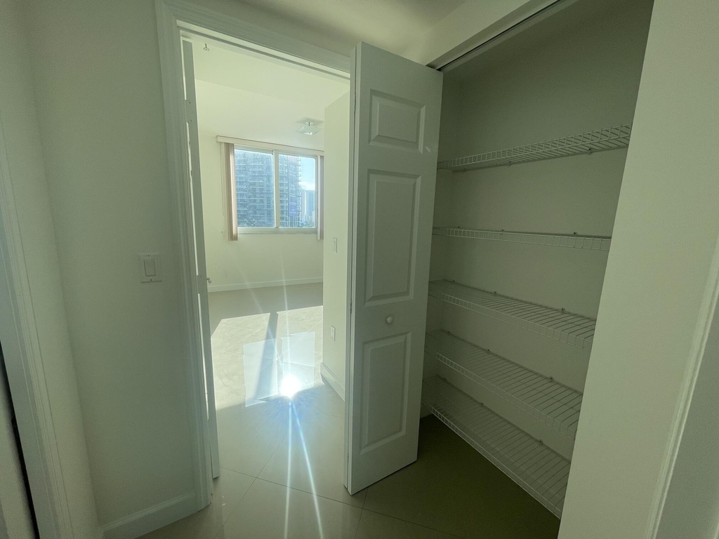 1755 E Hallandale Beach Boulevard - Photo 8