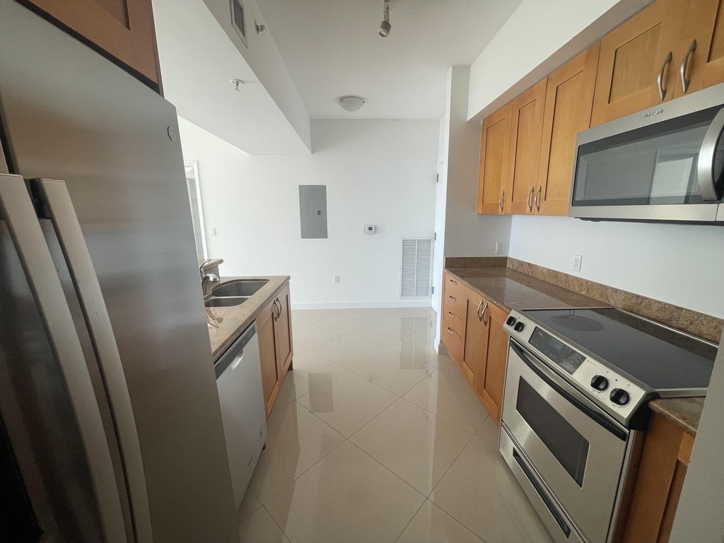 1755 E Hallandale Beach Boulevard - Photo 4