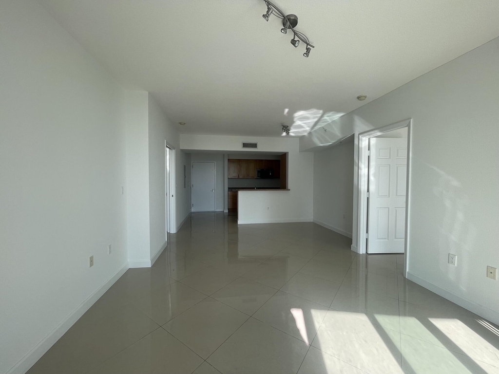 1755 E Hallandale Beach Boulevard - Photo 23