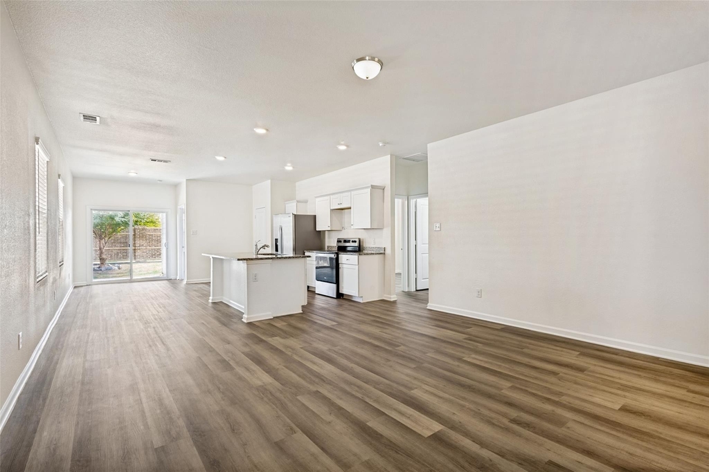 421 Covington Cove - Photo 5