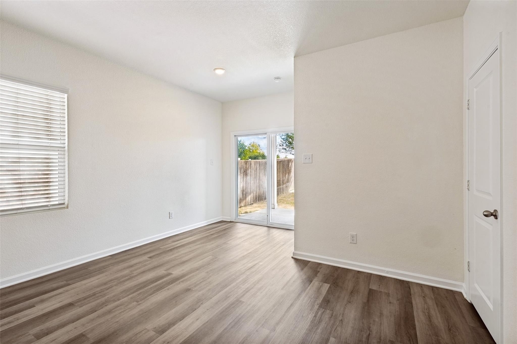 421 Covington Cove - Photo 12