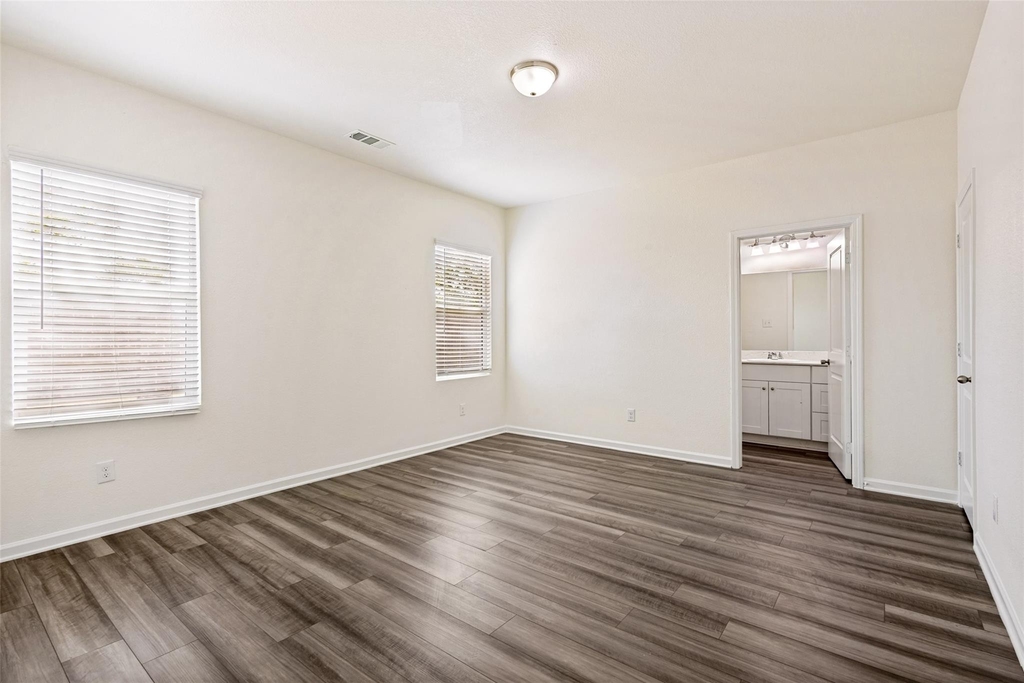 421 Covington Cove - Photo 16