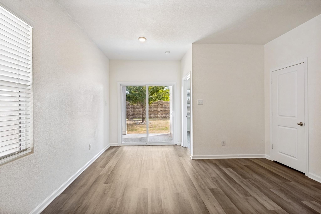 421 Covington Cove - Photo 11