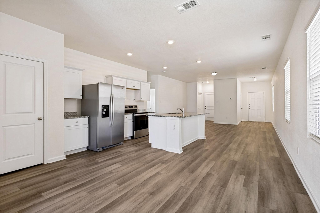 421 Covington Cove - Photo 8