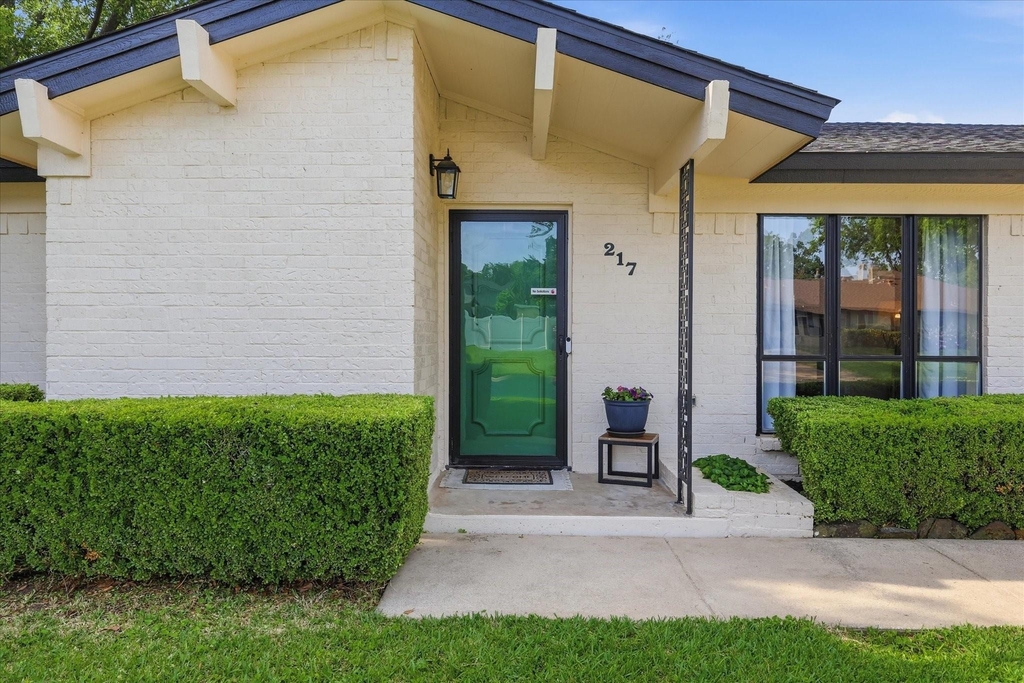 217 E Louella Drive - Photo 3