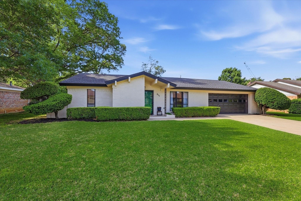 217 E Louella Drive - Photo 0