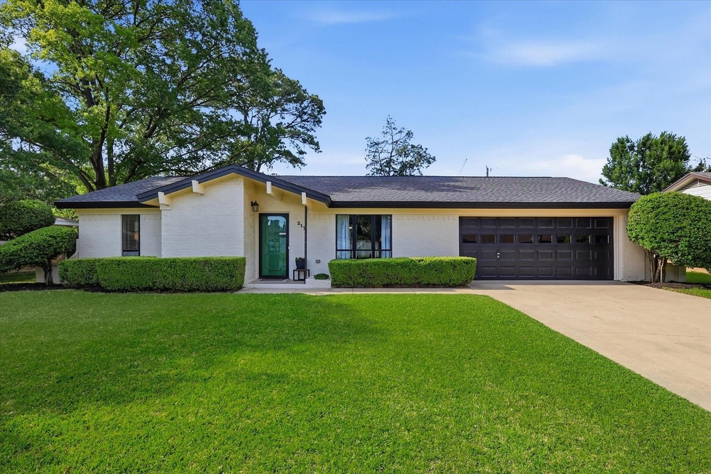 217 E Louella Drive - Photo 1