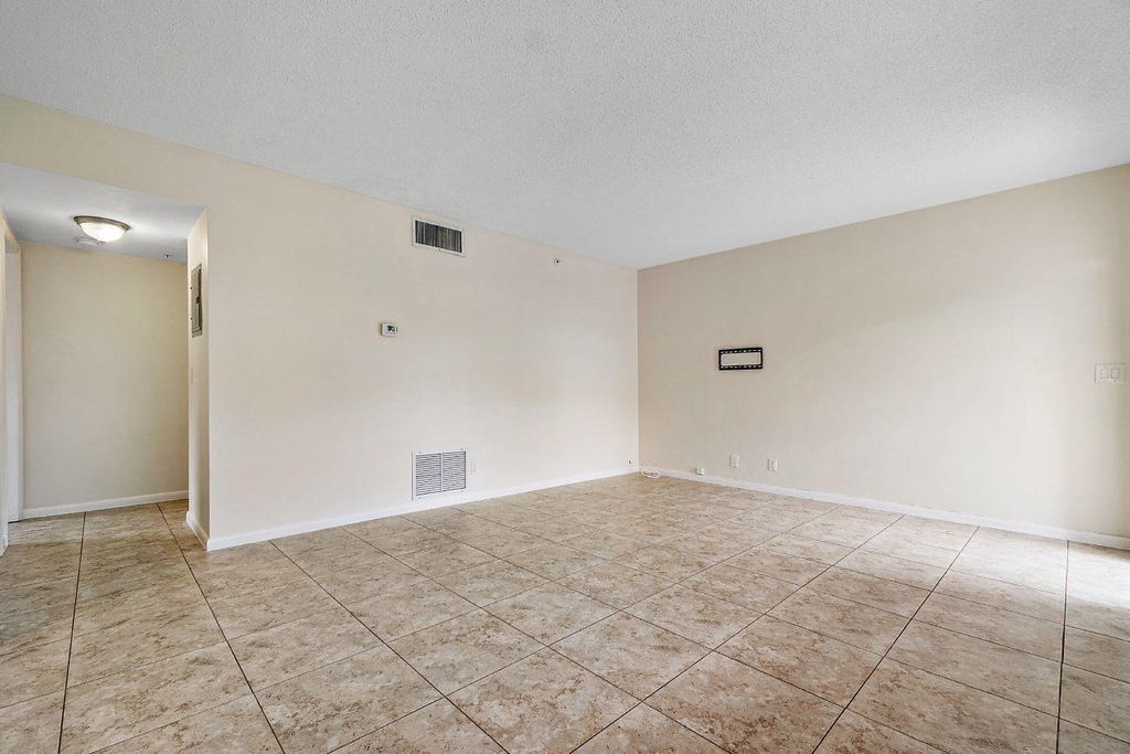 701 Ne 7th Avenue - Photo 2