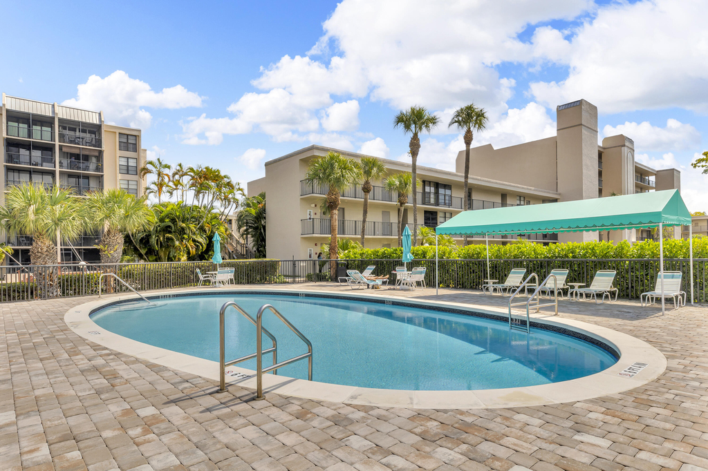 6 Royal Palm Way - Photo 8