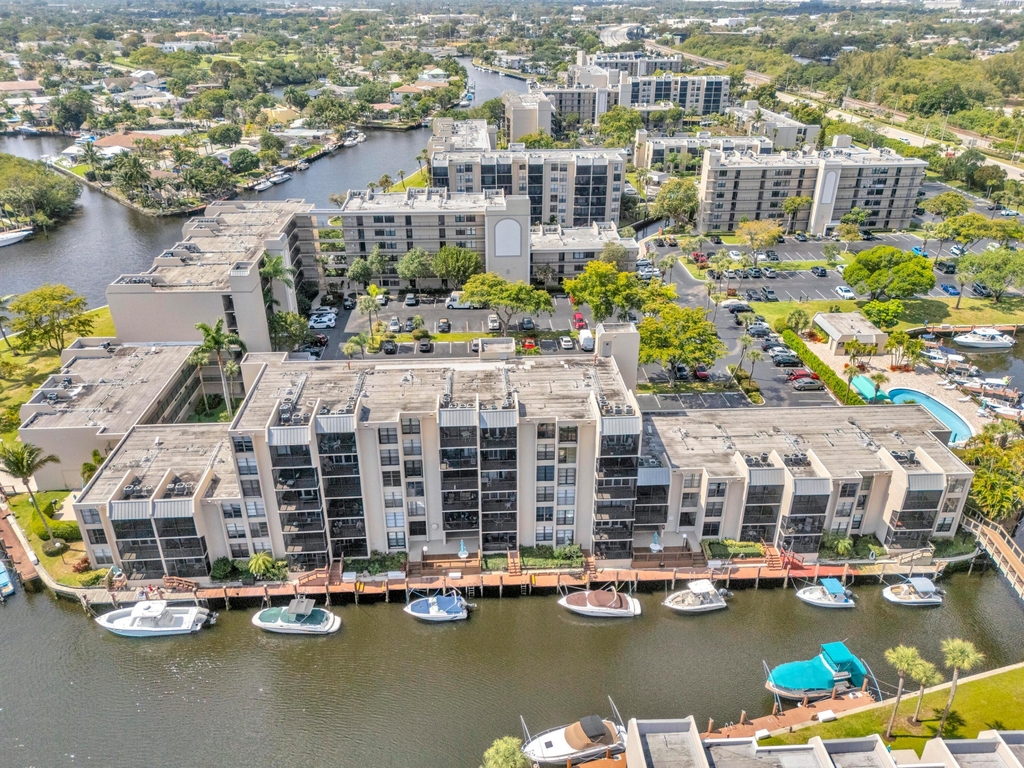 6 Royal Palm Way - Photo 9