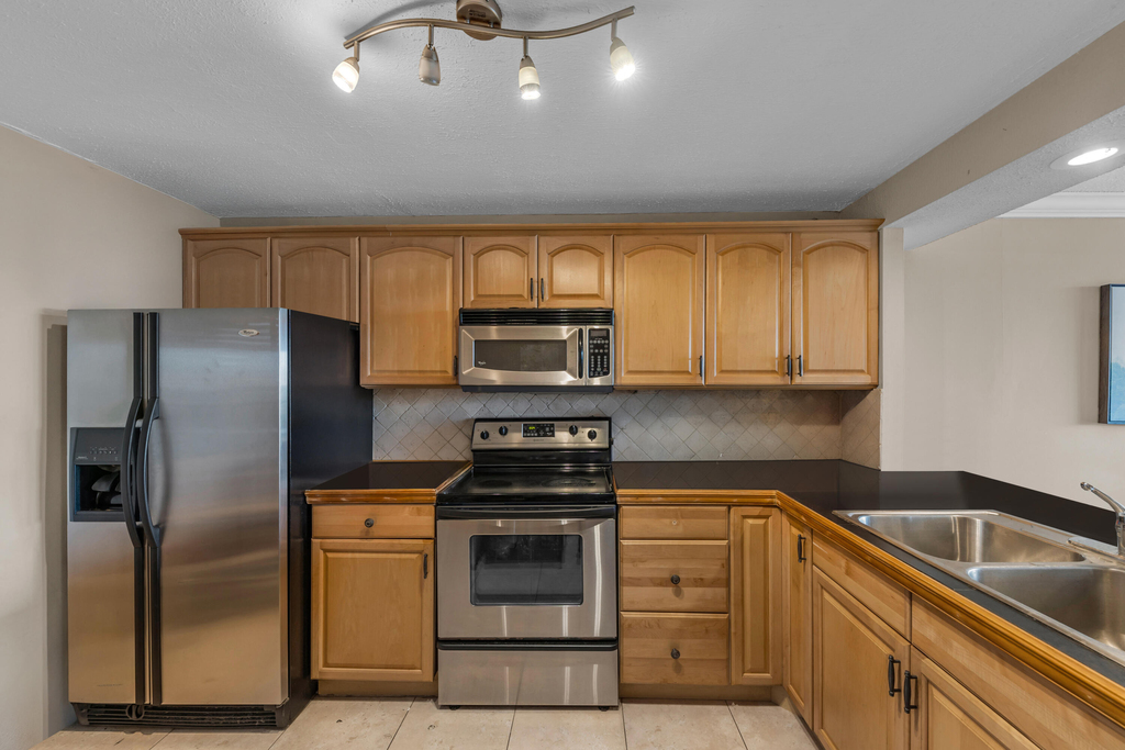6 Royal Palm Way - Photo 4