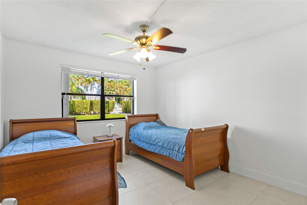 16051 Blatt Boulevard - Photo 39