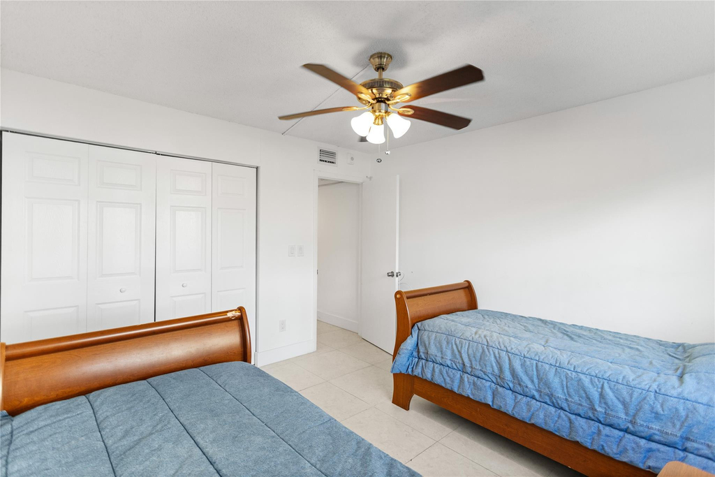 16051 Blatt Boulevard - Photo 7