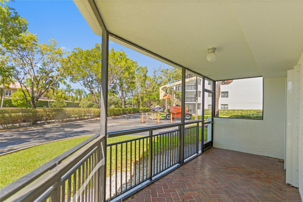 16051 Blatt Boulevard - Photo 50