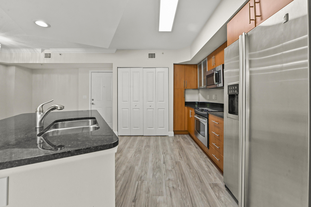 600 S Dixie Highway - Photo 18