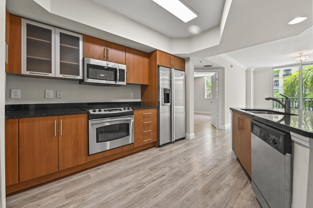 600 S Dixie Highway - Photo 19