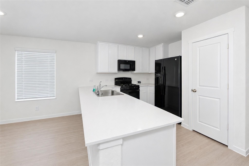 11554 Gammon Avenue - Photo 6