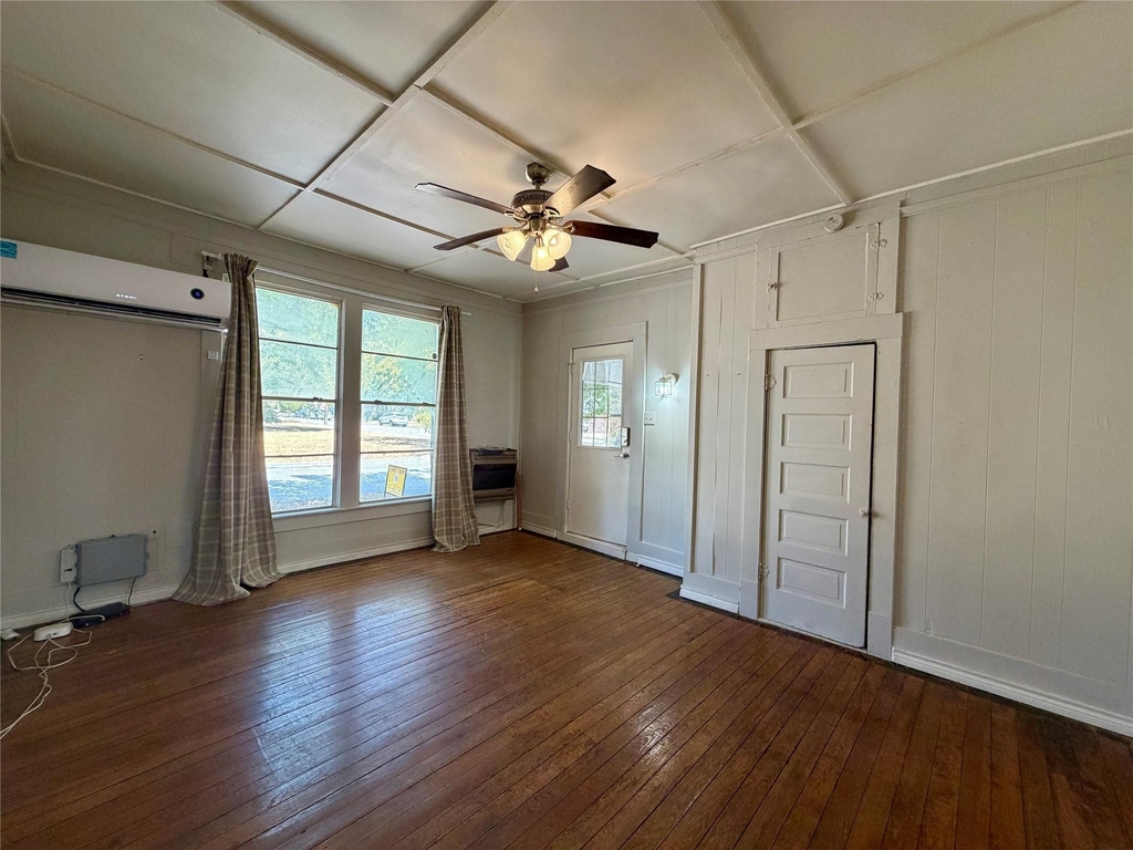 530 Schmitz Street - Photo 4