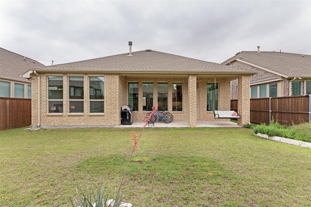 1153 Canuela Way - Photo 2