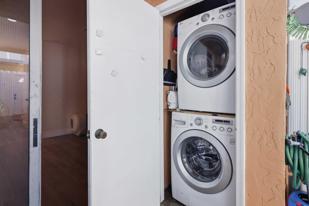2359 W 74th Street - Photo 20