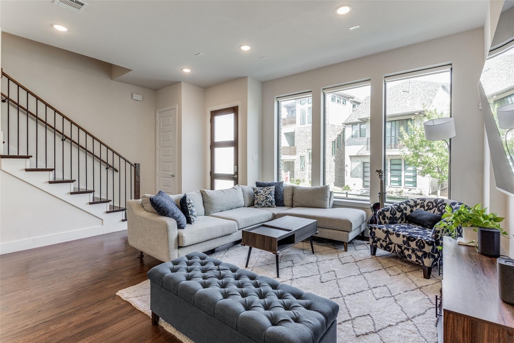 8052 Zeppos Drive - Photo 3