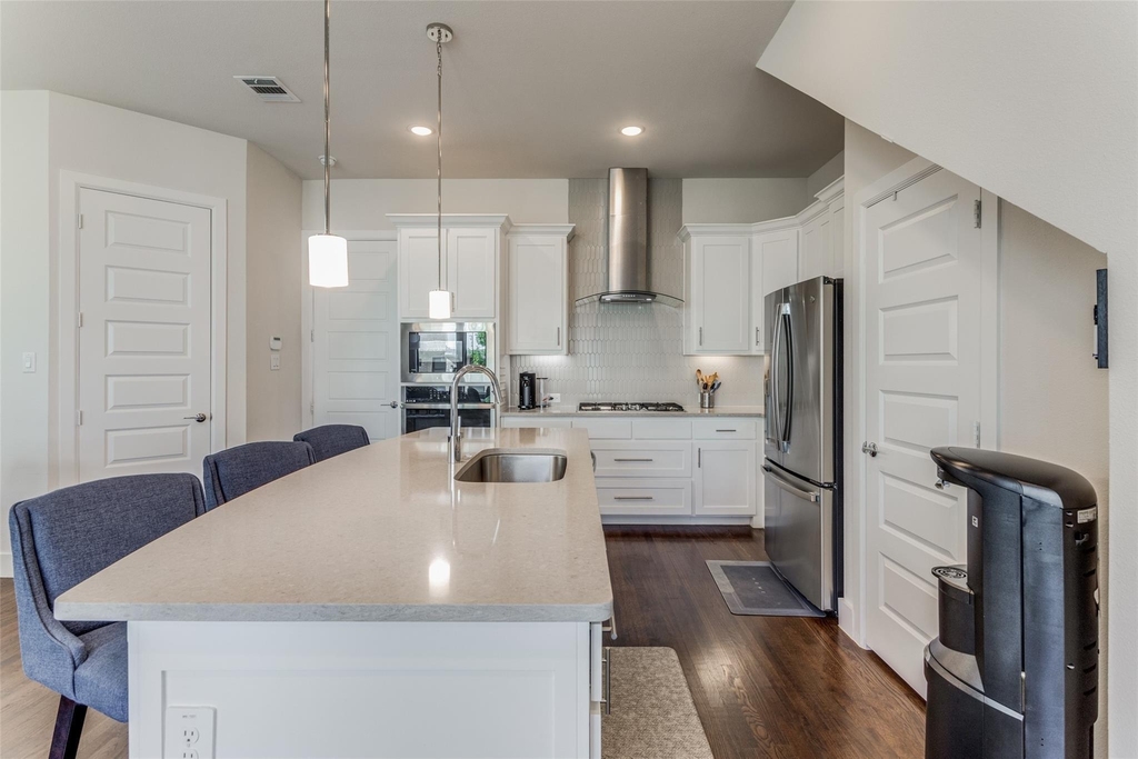 8052 Zeppos Drive - Photo 8