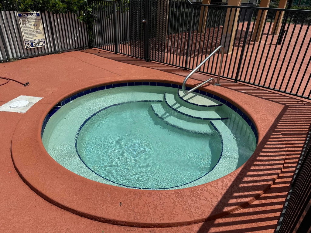 5821 Riverside Drive - Photo 3